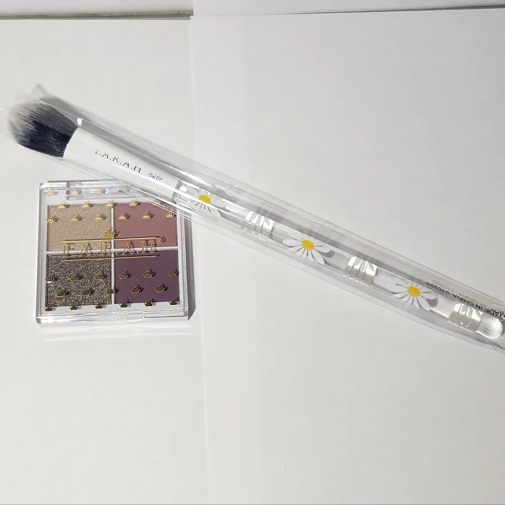 FARAH Eyeshadow Palette and Brush Set - Picture 1 of 3